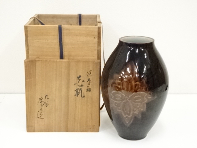 JAPANESE PORCELAIN KUTANI WARE FLOWER VASE BY TAMEKICHI-MITSUI